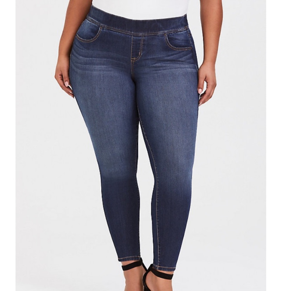 Like New Torrid Lean Jean size 2R / 2 / 20